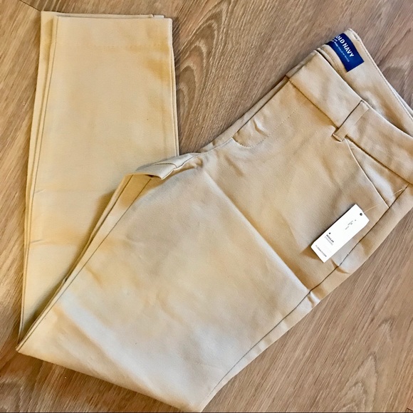 Old Navy Pants - NWT old Navy Pixie Pants
